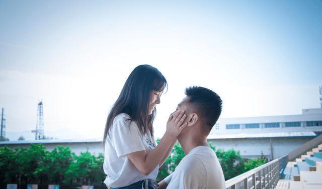 琳娜整理房间